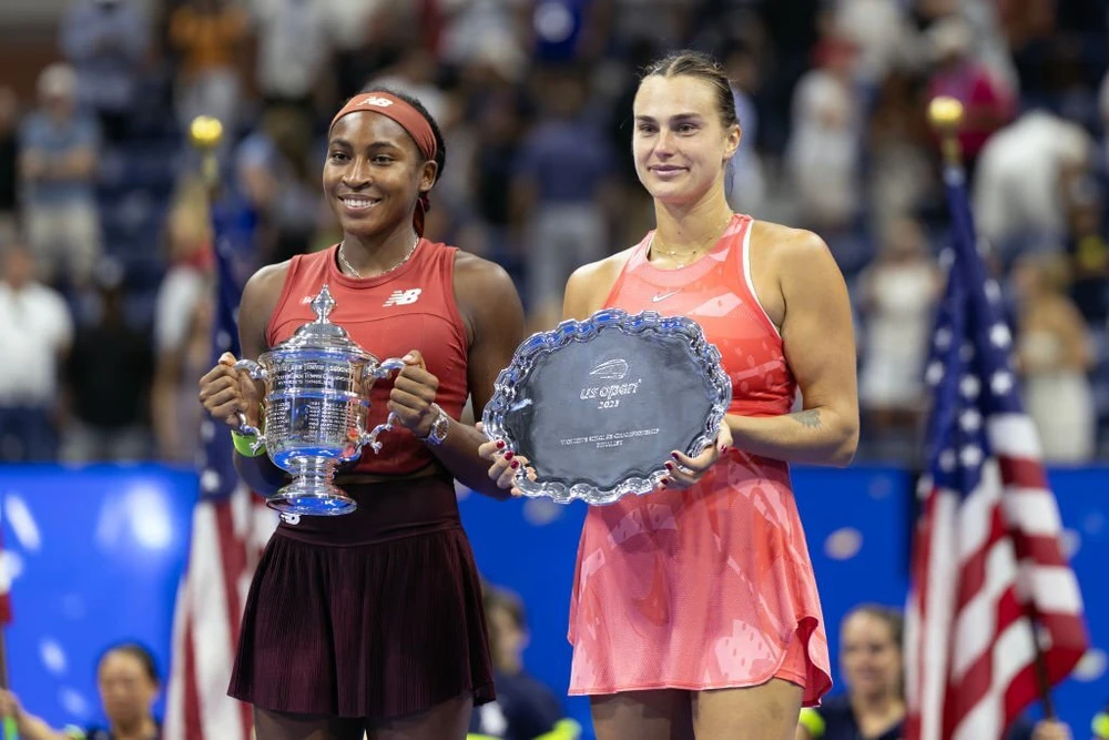 Tân vô địch Mỹ mở rộng 2023 Coco Gauff và á quân Sabalenka. Ảnh: GETTY