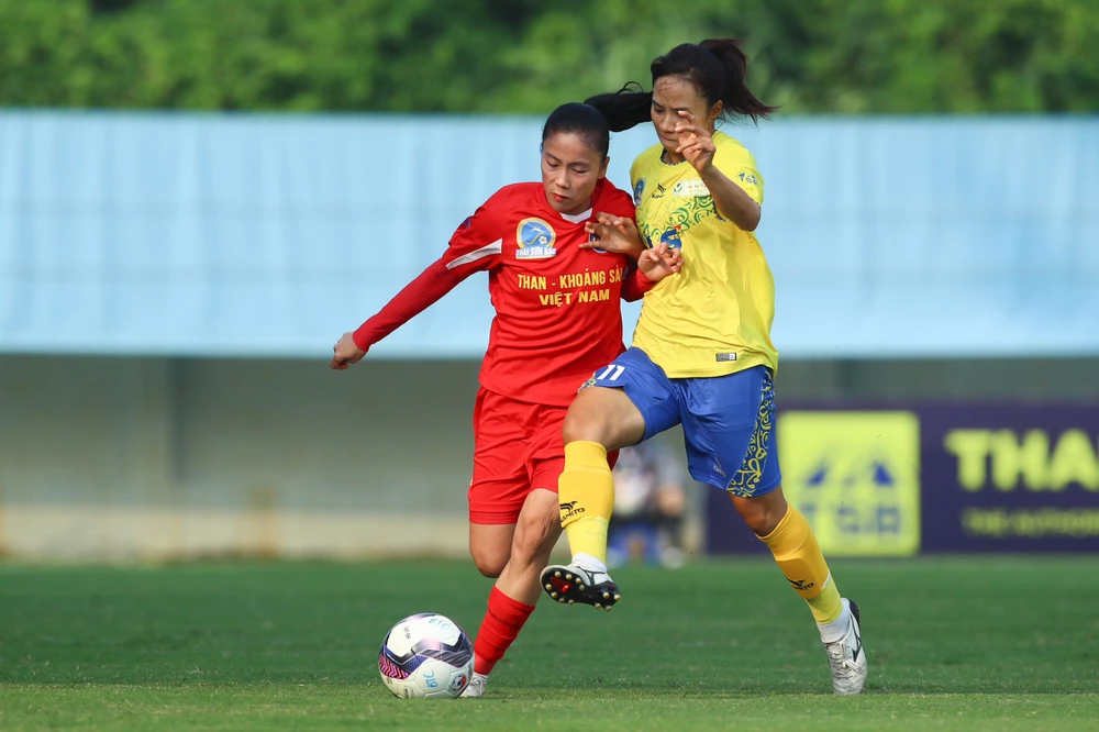 tái thiết trật tự bóng đá nữ