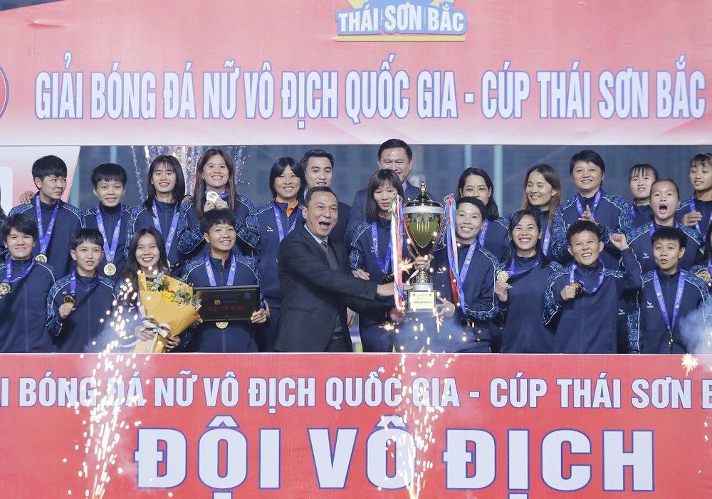 Chùm ảnh TP.HCM I vô địch bóng đá nữ quốc gia 1