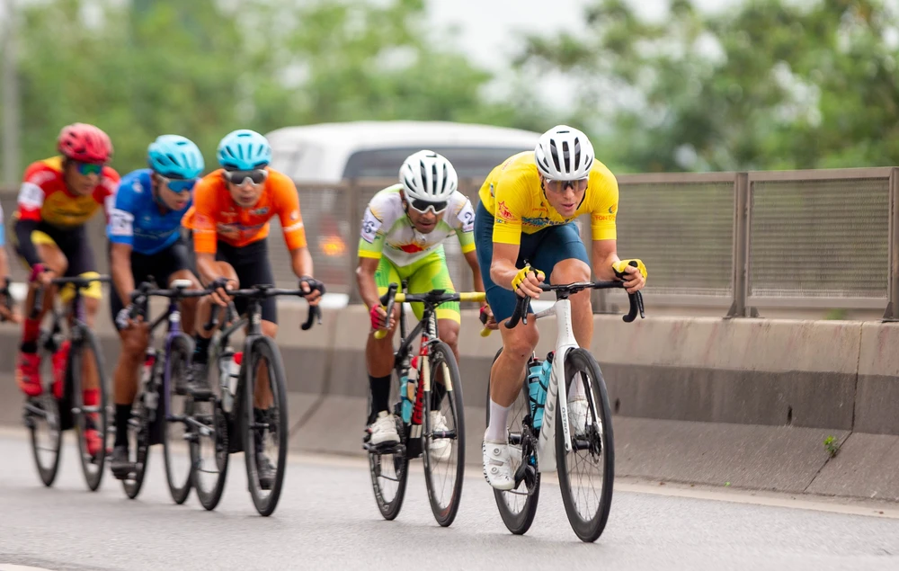 Igor Frolov vượt lên chiếm áo vàng