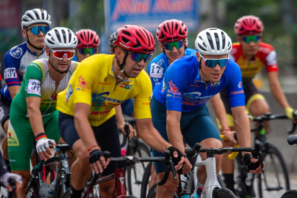 bảo vệ áo vàng