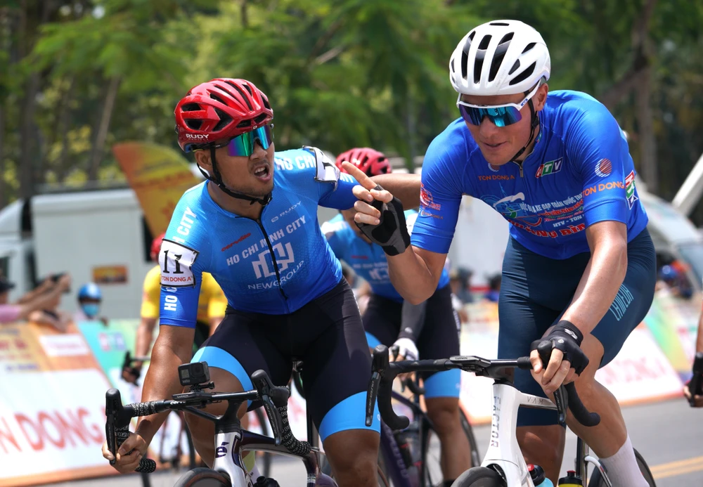 pha cạnh tranh nước rút nghẹt thở