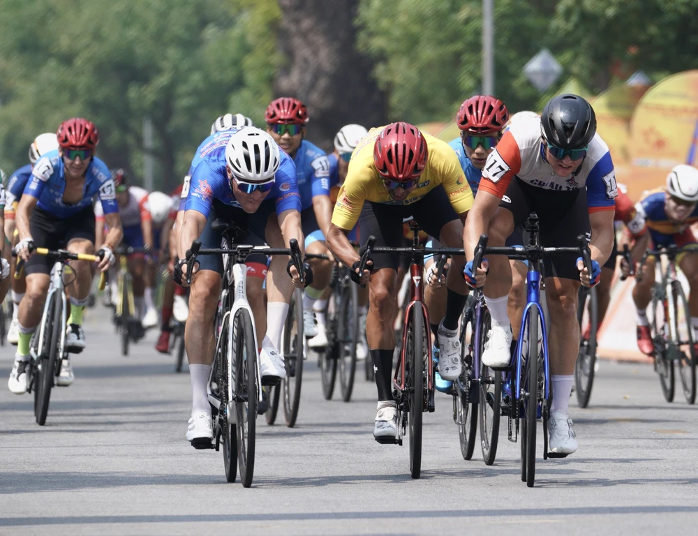 Rikunov đoạt lại áo vàng