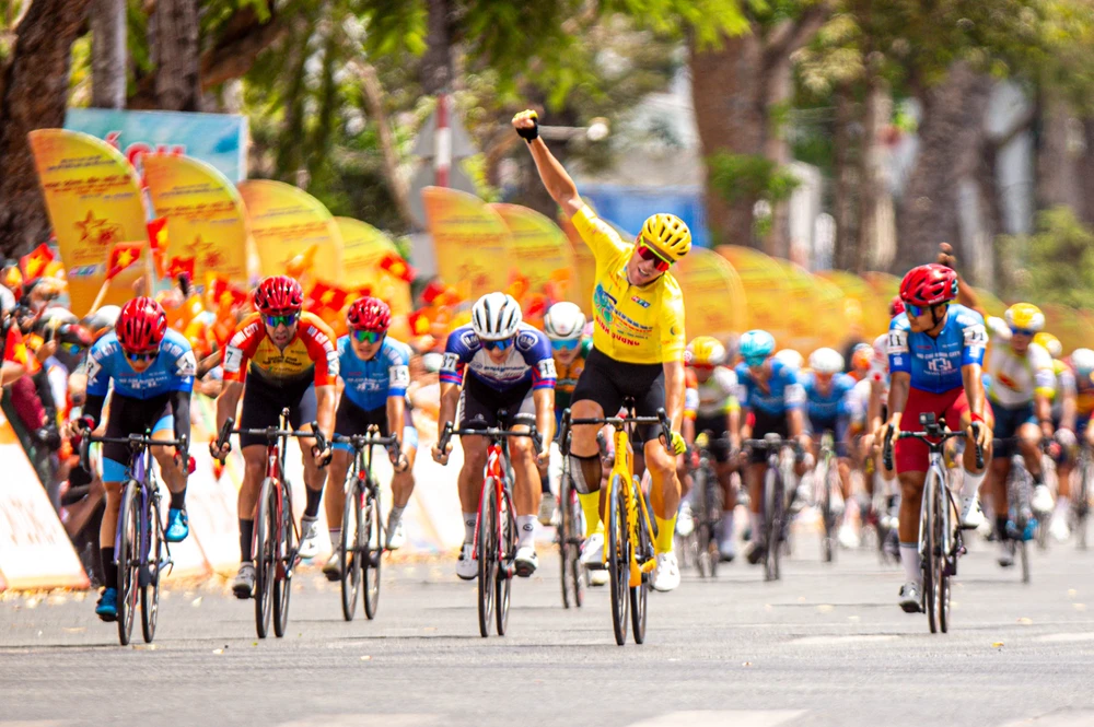 hết cửa tranh áo xanh