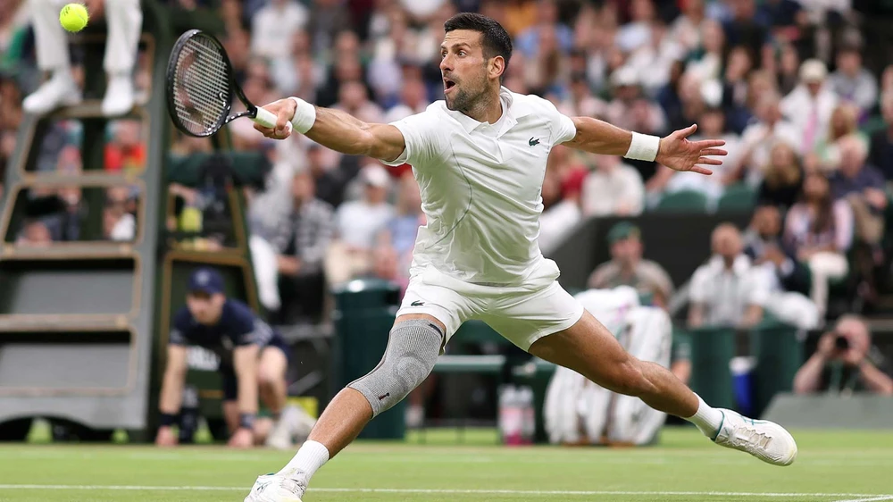 Djokovic đào thêm hố sâu ngăn cách