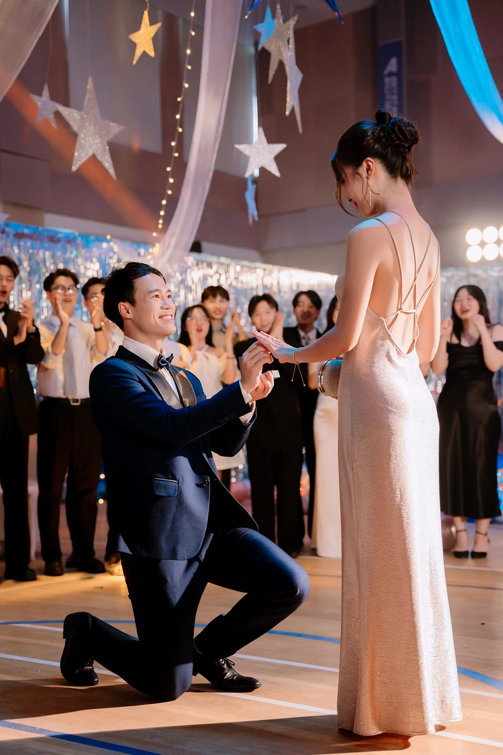 Nam thần nhiều tóc