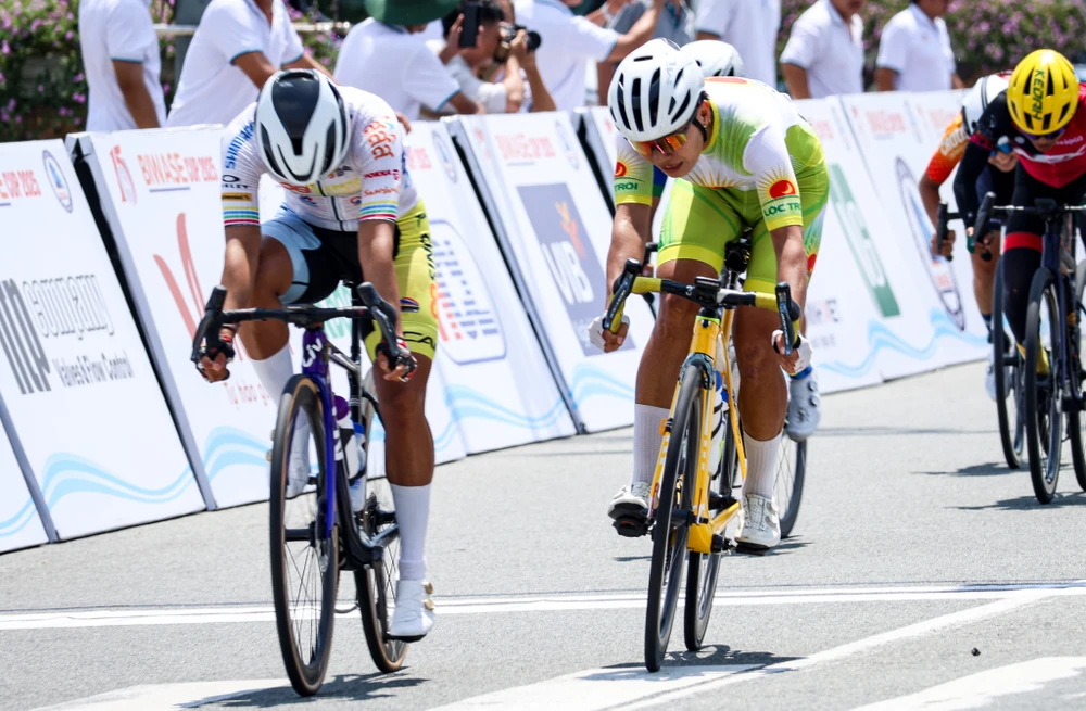 thắng áp đảo Nguyễn Thị Thật