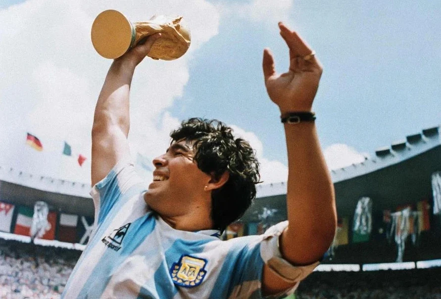 huyền thoại bóng đá Maradona