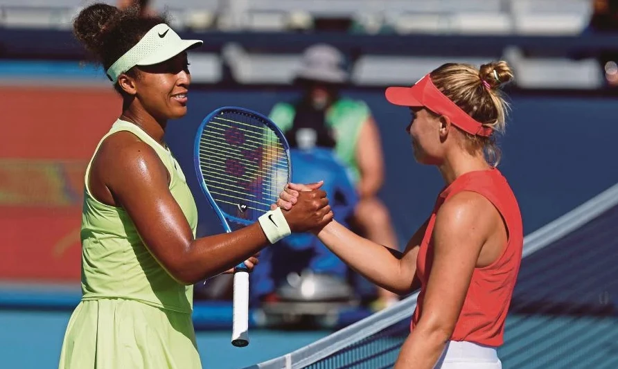 Naomi Osaka thoát hiểm ngoạn mục