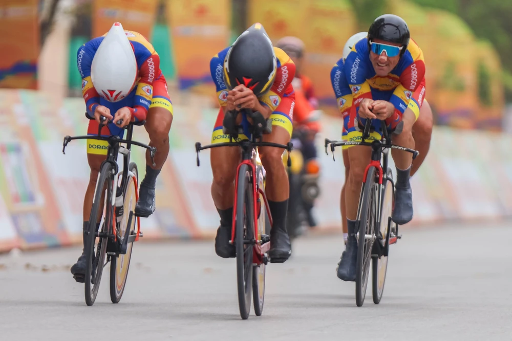 đua đồng đội tính giờ