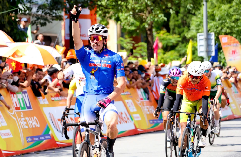 Nick Kergozou thống trị đường đua