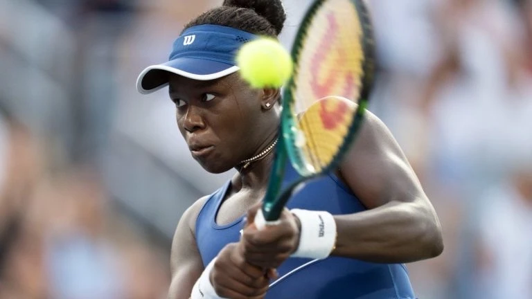 tay vợt tuổi teen người Canada