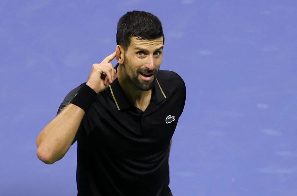 Djokovic đấu khẩu với khán giả Mỹ