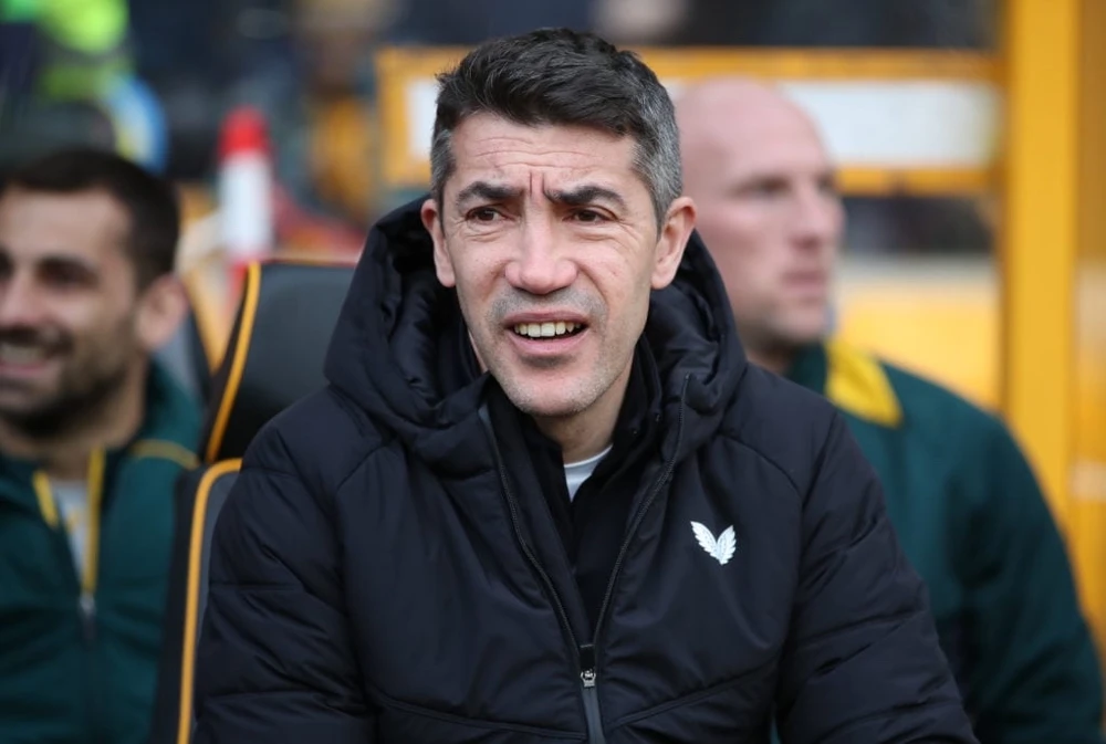 Huấn luyện viên mất việc