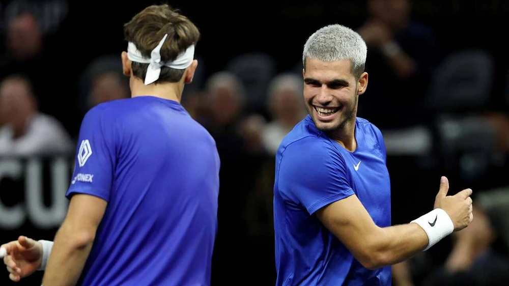 Alcaraz đánh thắng hai trận