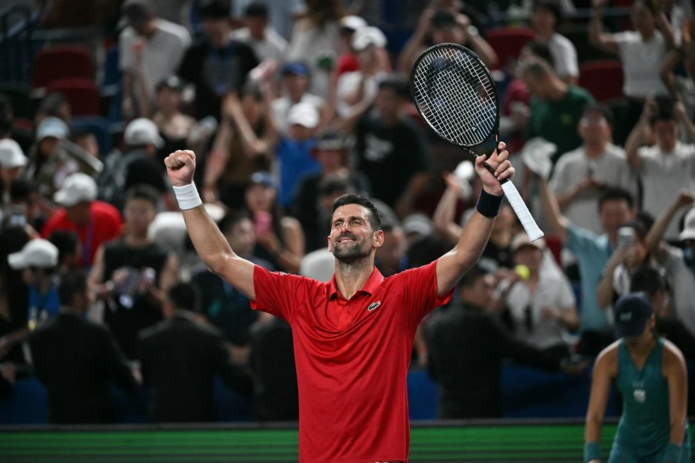 Djokovic vào tứ kết giải Thượng Hải Masters
