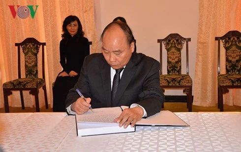 Nhiều đoàn đến viếng cố Thủ tướng Phan Văn Khải ảnh 9