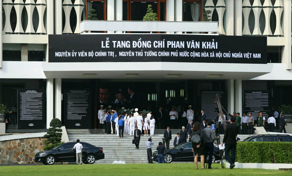 Nhiều đoàn đến viếng cố Thủ tướng Phan Văn Khải ảnh 11