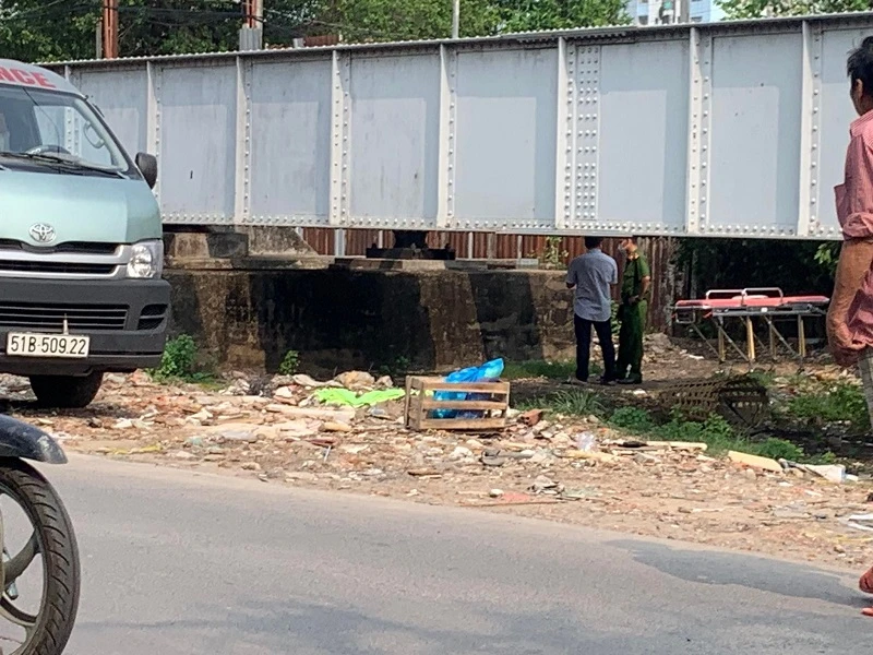 Công an đang khám nghiệm hiện trường