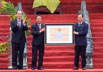 Lam Kinh đón nhận bằng di tích quốc gia đặc biệt ảnh 1