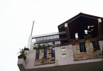 Nhà dưới phễu bay tốc mái: Xem xét nguyên nhân khác ảnh 1