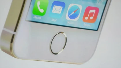 iPhone 5C vỏ nhựa và iPhone 5S với cảm biến vân tay trình làng ảnh 3