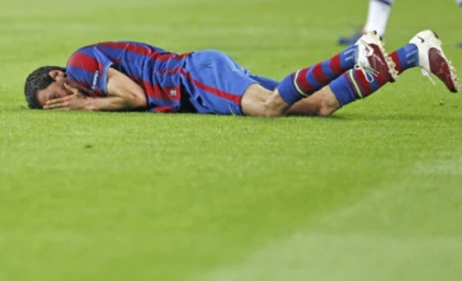 Top 10 cầu thủ đáng ghét nhất thế giới: Suarez, Ibra, Emre, Terry... ảnh 8