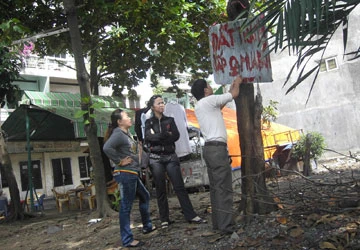 Ai xử lý người cản người khác bán đất? ảnh 1 Ai xử lý người cản người khác bán đất? ảnh 1