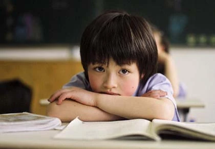 Ứng xử thế nào khi con hay bị trêu chọc? ảnh 1