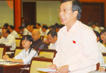 Sao không cho quảng cáo để bù trợ giá xe buýt? ảnh 1