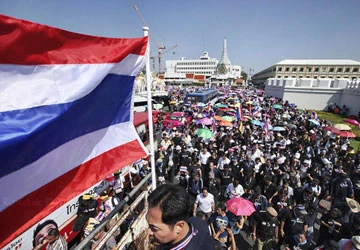 Cảnh biểu tình đông người tái diễn ở Thái Lan ảnh 1
