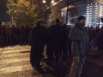 Hòa Genoa, Milan bị CĐV chặn cửa sân San Siro chửi rủa ảnh 3 Hòa Genoa, Milan bị CĐV chặn cửa sân San Siro chửi rủa ảnh 3