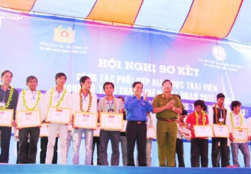 Bộ Công an tuyên dương 22 thanh niên hoàn lương tiêu biểu ảnh 1