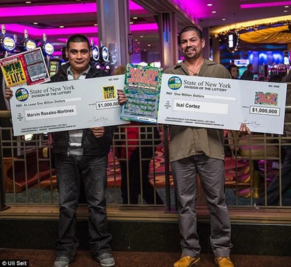 Người làm vườn nhặt được vé số độc đắc trong đống lá khô ảnh 3