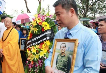 Đội mưa viếng Đại tướng ảnh 5