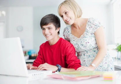 Học cách thể hiện tình yêu với con trẻ ảnh 1