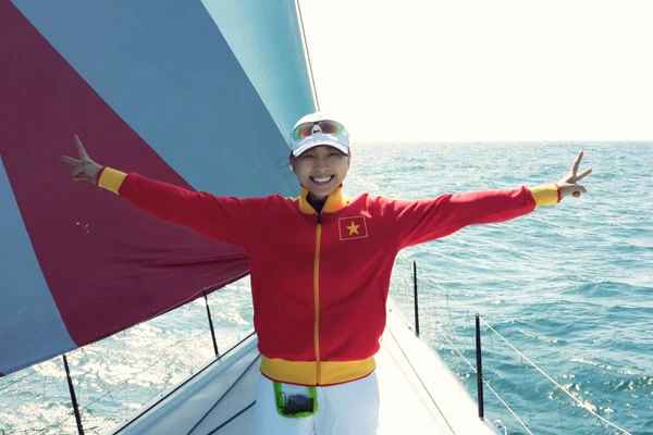 Ngô Thanh Vân ăn mỳ gói trong 3 ngày lênh đênh ở biển ảnh 1 Ngô Thanh Vân ăn mỳ gói trong 3 ngày lênh đênh ở biển ảnh 1