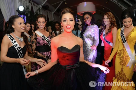 Trương Thị May và người đẹp hoàn vũ vui vẻ tiệc tùng ảnh 6