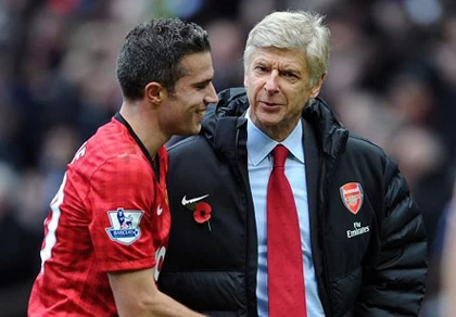 Wenger và Moyes to tiếng vì Van Persie ảnh 1