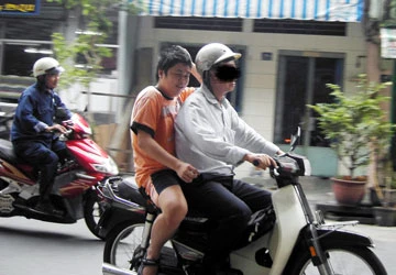 Người tâm thần quậy khu dân cư ảnh 1