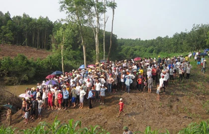 Tìm thấy chiếc xe 7 chỗ bị lũ cuốn ảnh 3