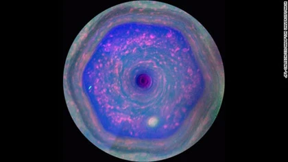 Phát hiện vật thể kỳ lạ trên sao Thổ ảnh 1