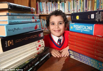 Cậu bé 4 tuổi có chỉ số IQ bằng thiên tài Einstein ảnh 1