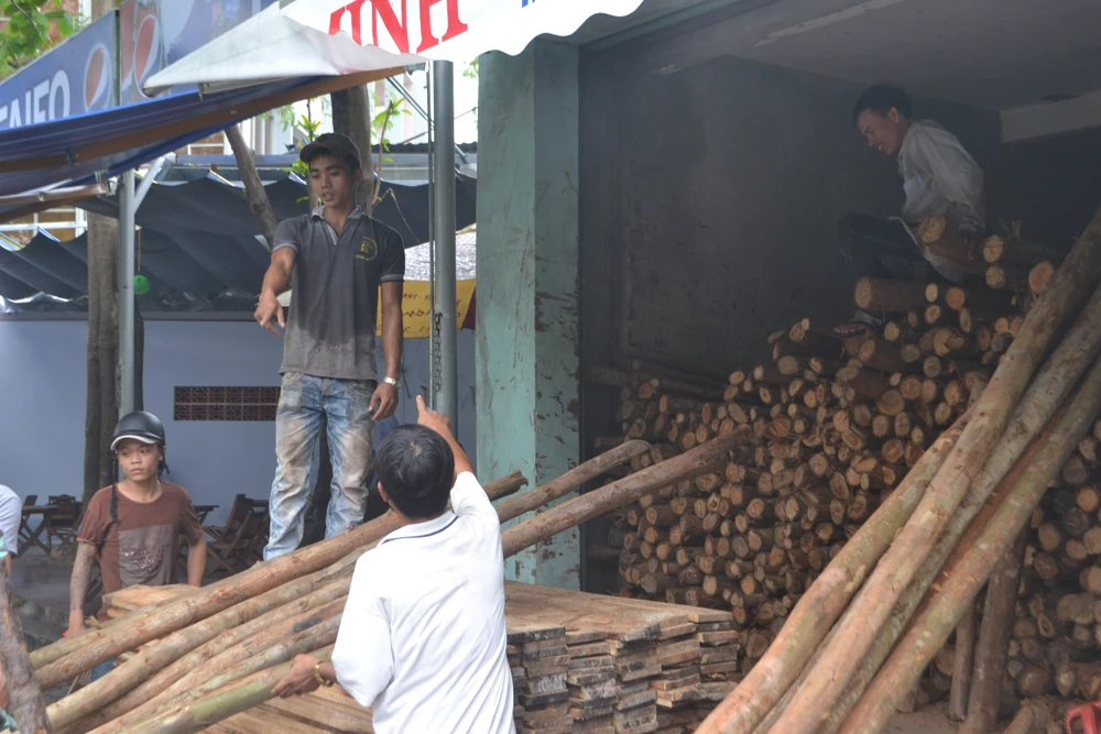 Đà Nẵng đang căng mình chuẩn bị đón bão siêu bão ảnh 2