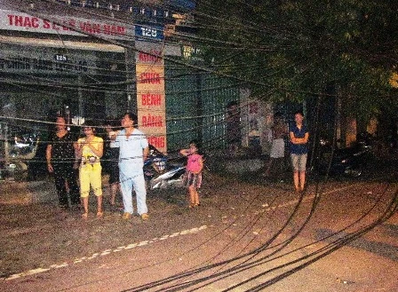 Cháy trụ điện, cả khu phố náo loạn ảnh 1