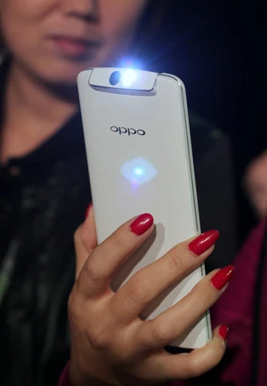 8 smartphone có thiết kế độc đáo của năm 2013 ảnh 4