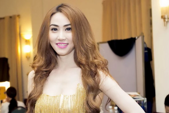 Ngân Khánh phủ nhận việc bơm mặt ảnh 3