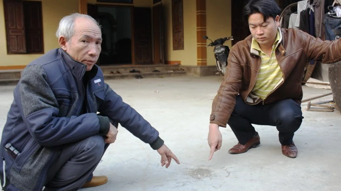 50 thanh niên vác kiếm tấn công khách, ném mìn đám hỏi ảnh 1