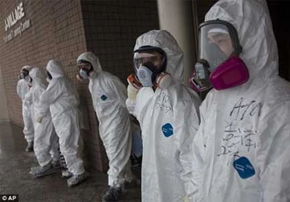 Mafia Nhật ép người vô gia cư dọn phóng xạ ảnh 1