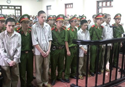 Sáng nay xét xử vụ 'quan tài diễu phố' ảnh 1